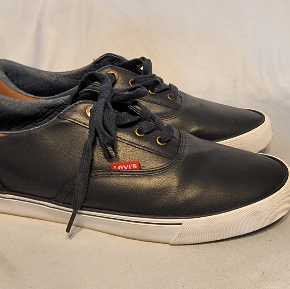 Levi's men's shoes size 11
